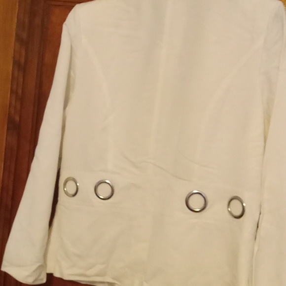 Blazer - Picture 3 of 3